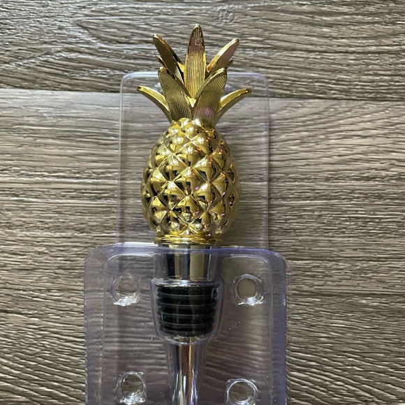 New in box Gold & Silver Pineapple wine bottle stoppers sold separately - Picture 9 of 11